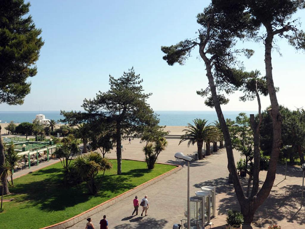 ארגלס-סור-מר Hotel Beau Rivage מראה חיצוני תמונה